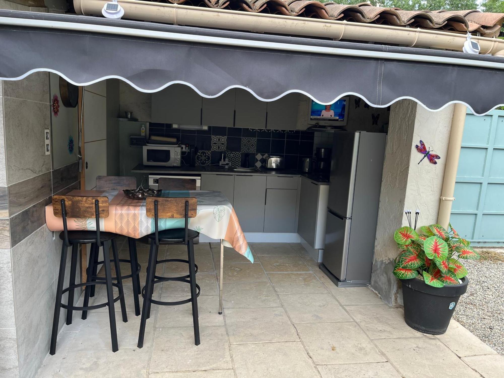 Chambres Hotes Chez Chris Roquemaure (Gard) Exterior foto